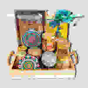 HAMPERS & TRAYS